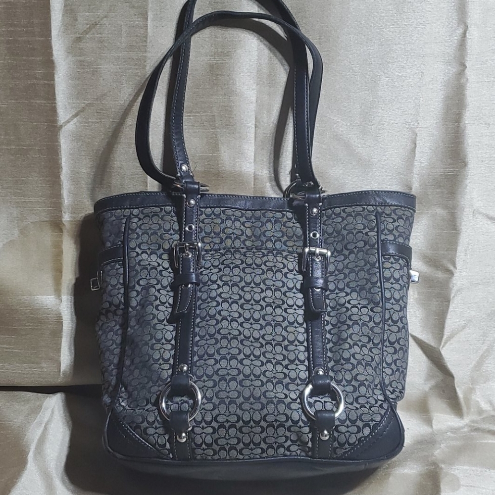 Coach purse. Gray and black shoulder bag